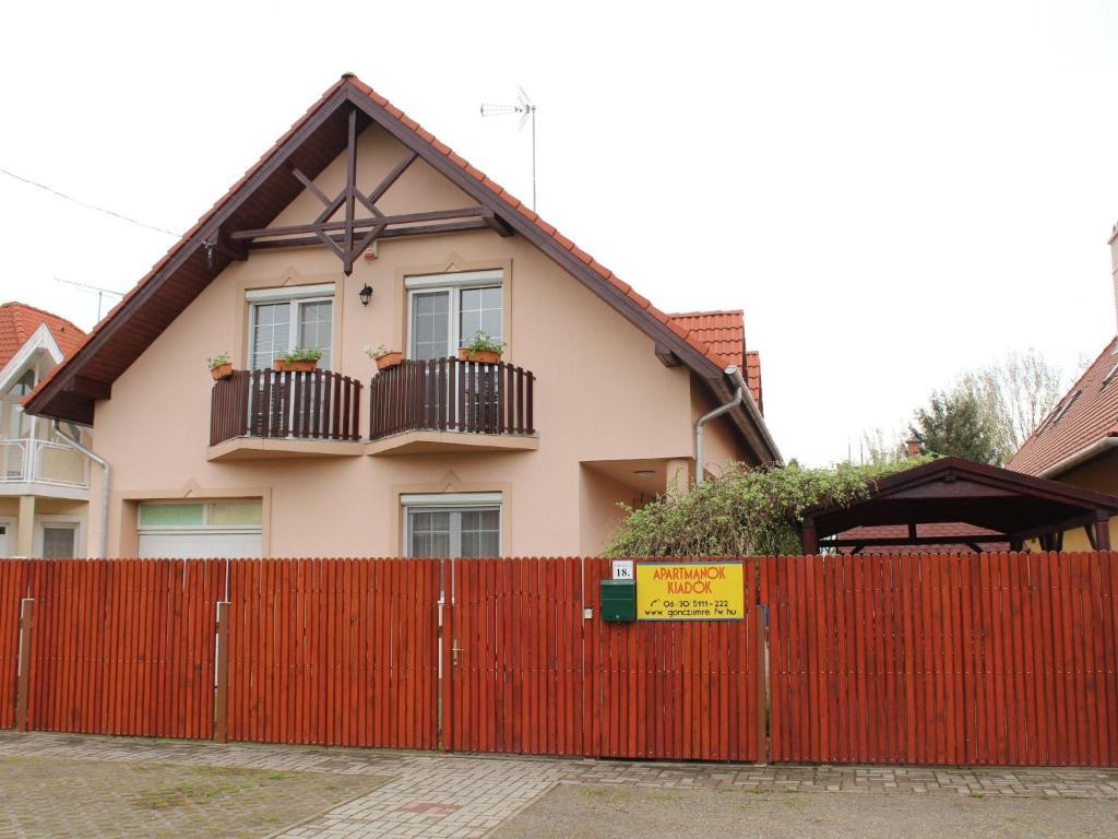Imre Apartman Hajduszoboszlo Exterior photo